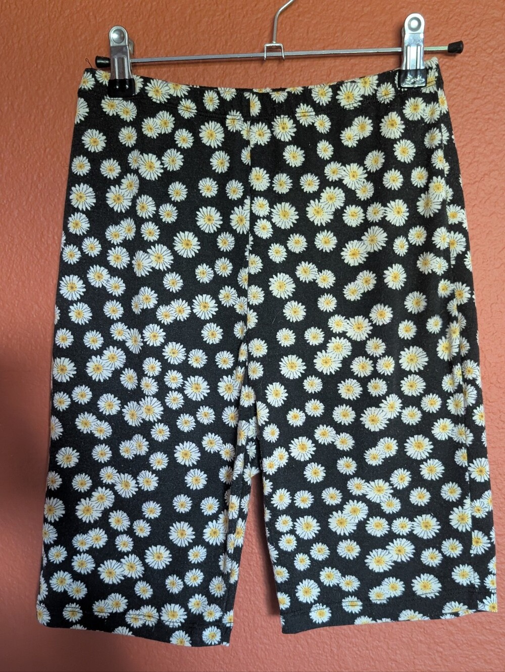 Vrg Grl Black Daisy Print Knee-Length Shorts